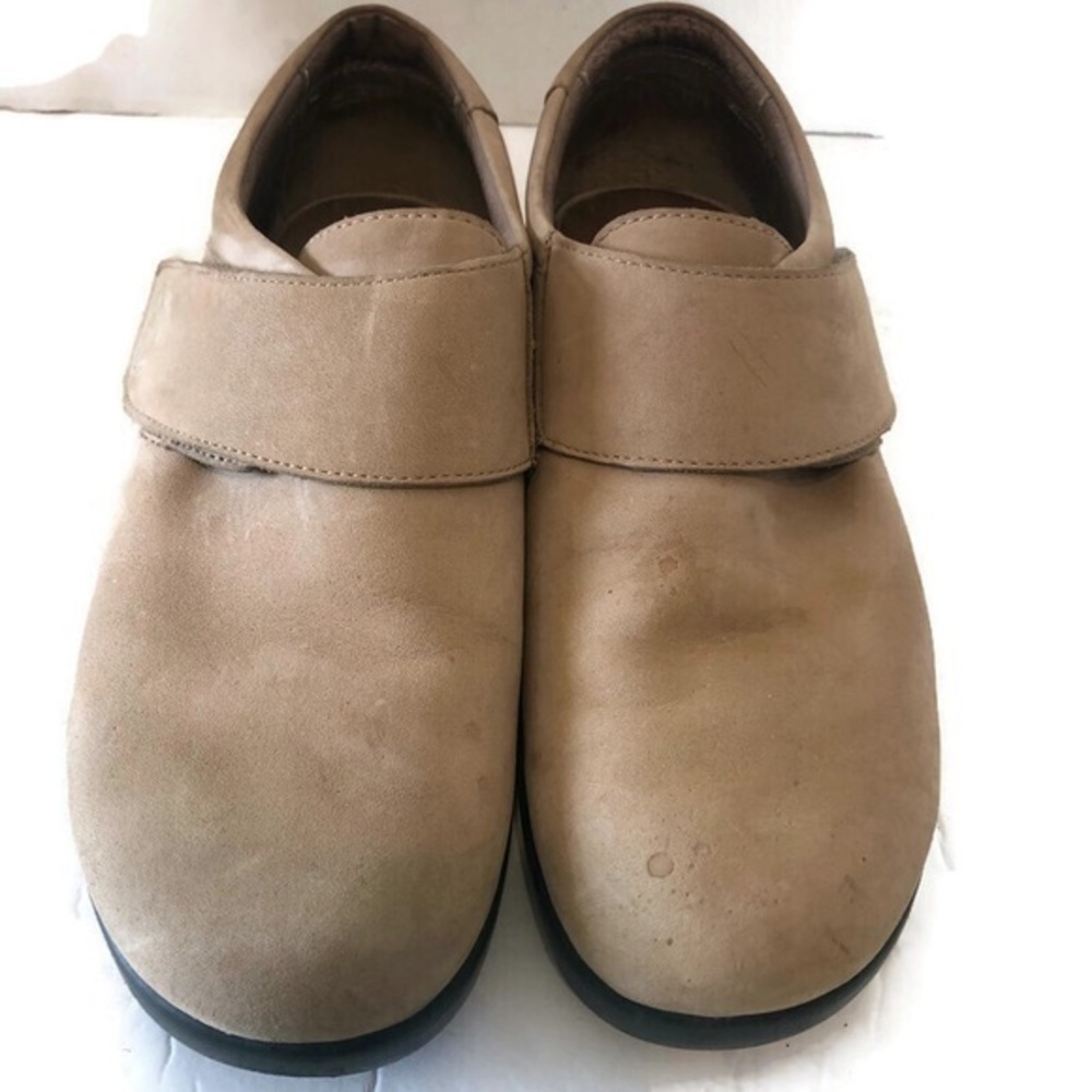 propet womens leather tan hook and eye strap shoes sz8